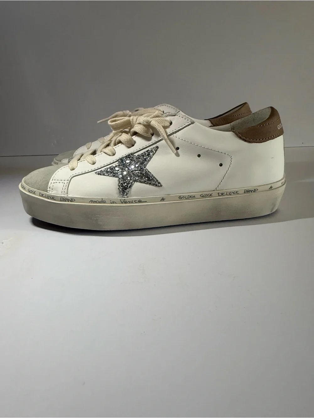 Golden Goose Hi Star Glitter Star Leather Sneaker in White and Beige size eur 38